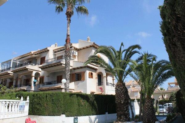 Residencia Alhambra Los Cisnes Torrevieja Esterno foto