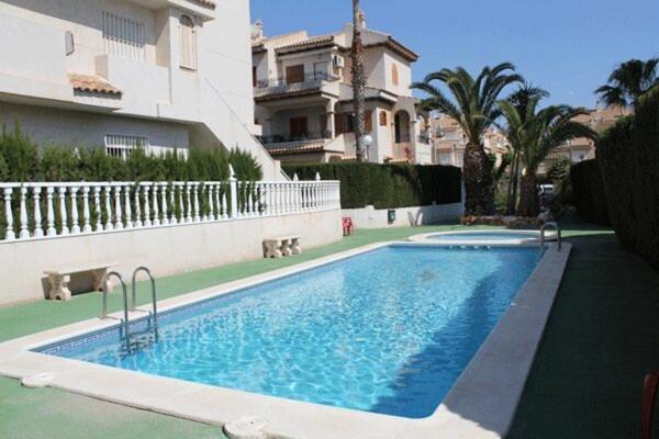 Residencia Alhambra Los Cisnes Torrevieja Esterno foto